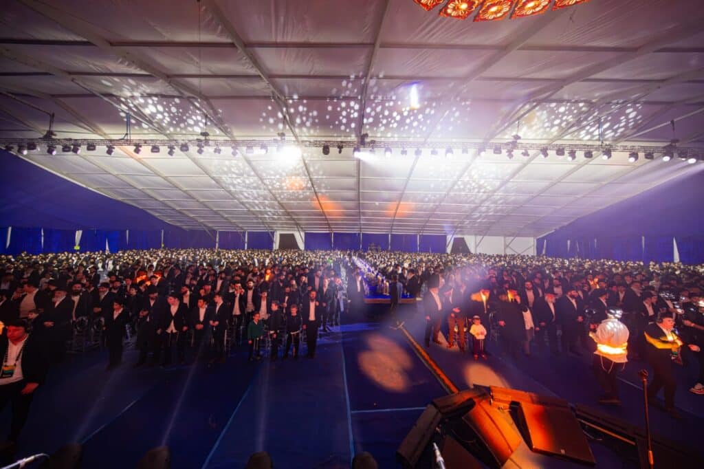 בהשתתפות גדולי התורה והחסידות: אלפים חגגו סיום הרמב"ם