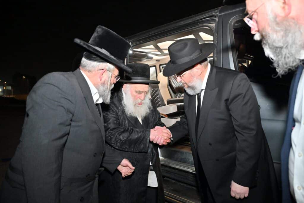 בהשתתפות גדולי התורה והחסידות: אלפים חגגו סיום הרמב"ם