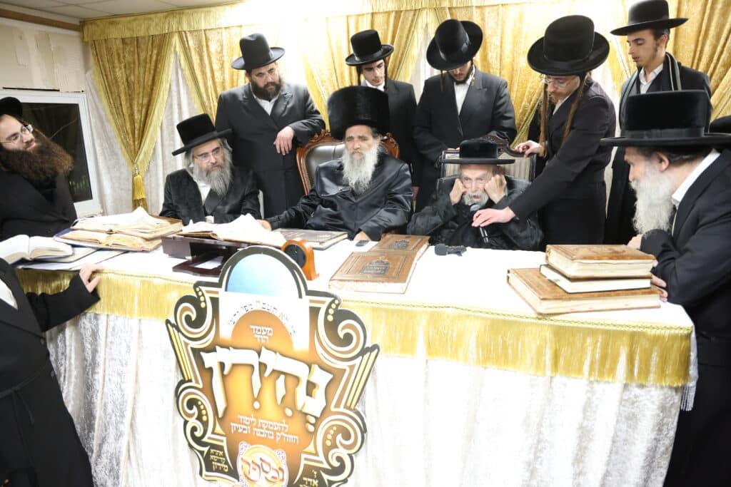 גלריה: מעמד סיום הזוהר במירון ביום הילולת משה רבינו