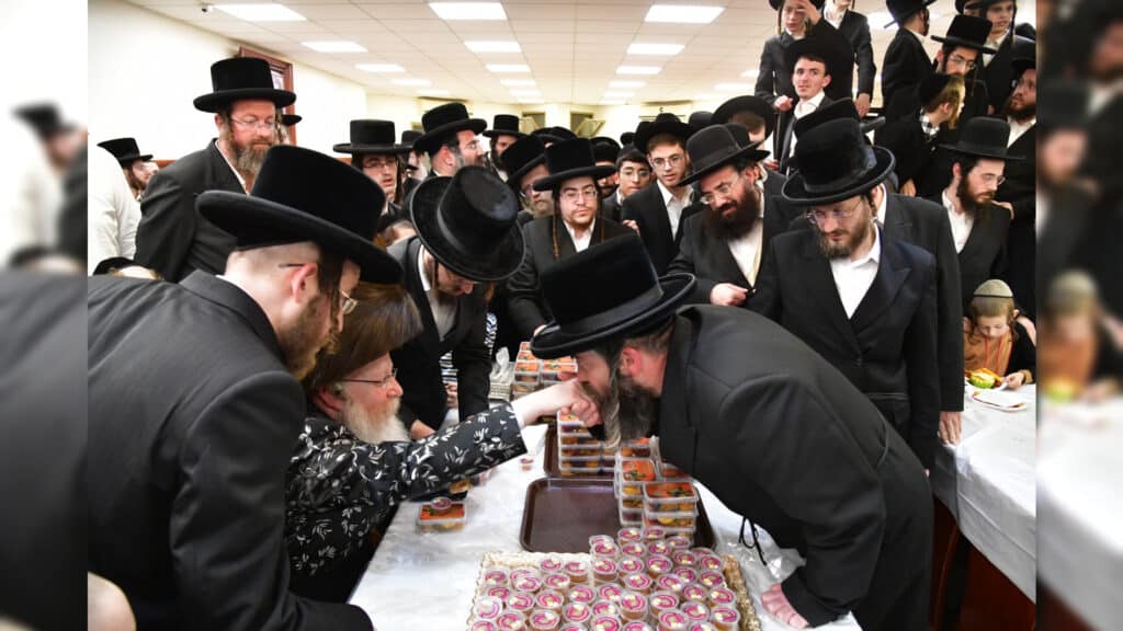 ט"ו בשבט בחצר הקודש קרעטשניף קרית-גת