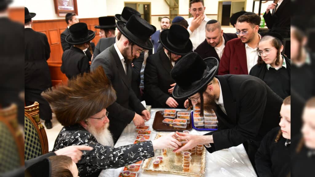 ט"ו בשבט בחצר הקודש קרעטשניף קרית-גת