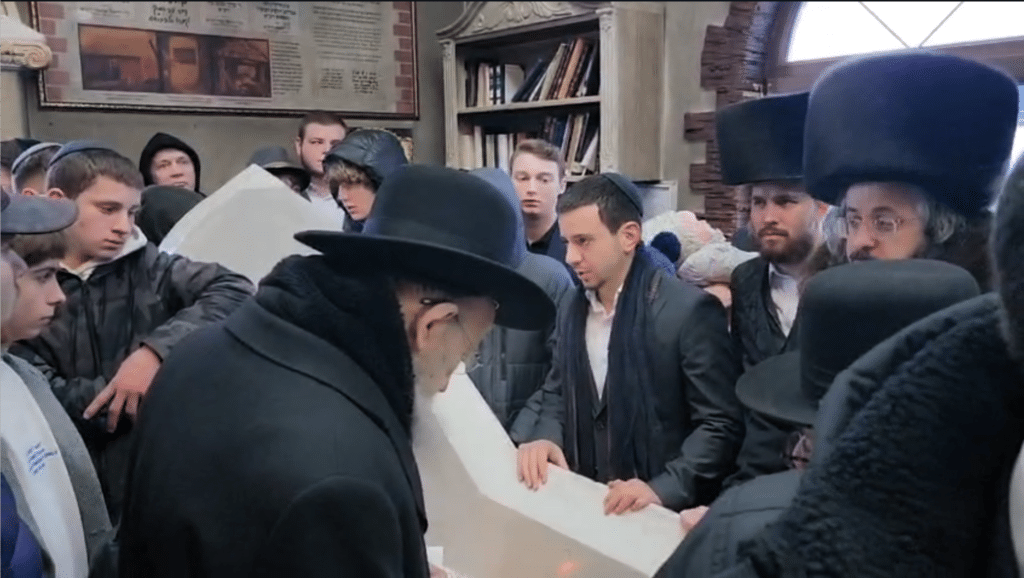 שבת התאחדות לנערי אוקראינה כשבשיאה שלוש בריתות מרגשות