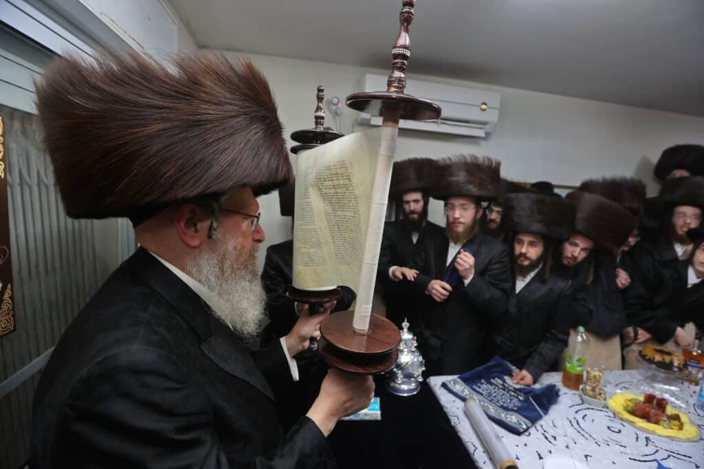 מעמד הכנסת ס"ת לבית הכנסת אהבת שלום ויז'ניץ בב"ש