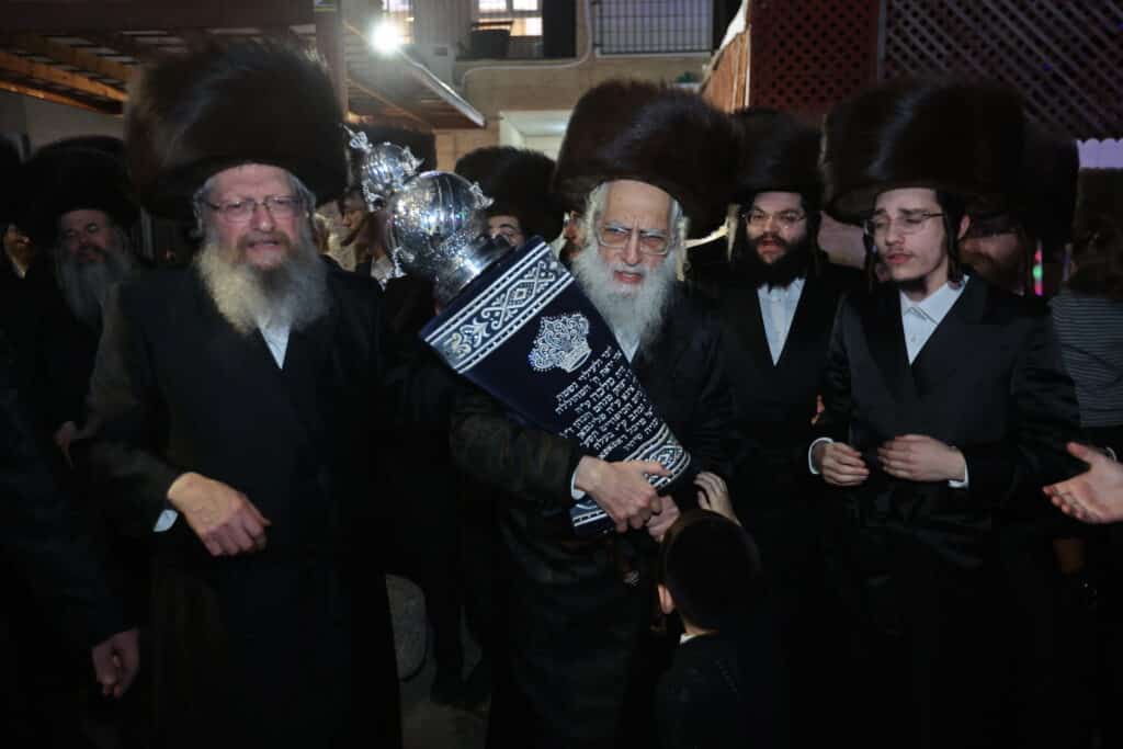 מעמד הכנסת ס"ת לבית הכנסת אהבת שלום ויז'ניץ בב"ש