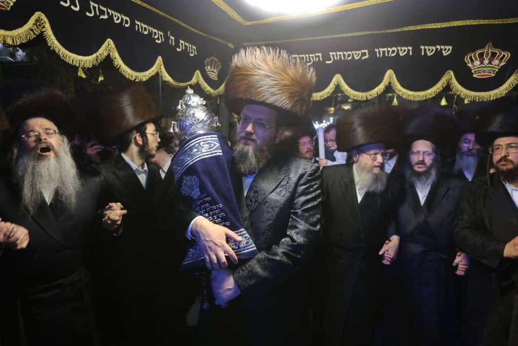 מעמד הכנסת ס"ת לבית הכנסת אהבת שלום ויז'ניץ בב"ש