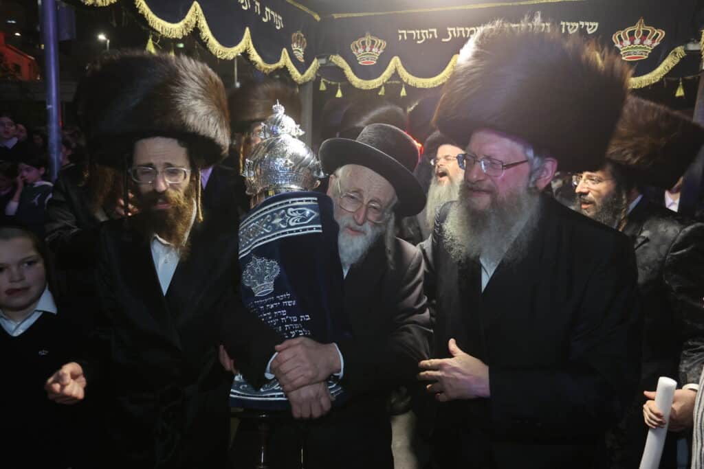 מעמד הכנסת ס"ת לבית הכנסת אהבת שלום ויז'ניץ בב"ש