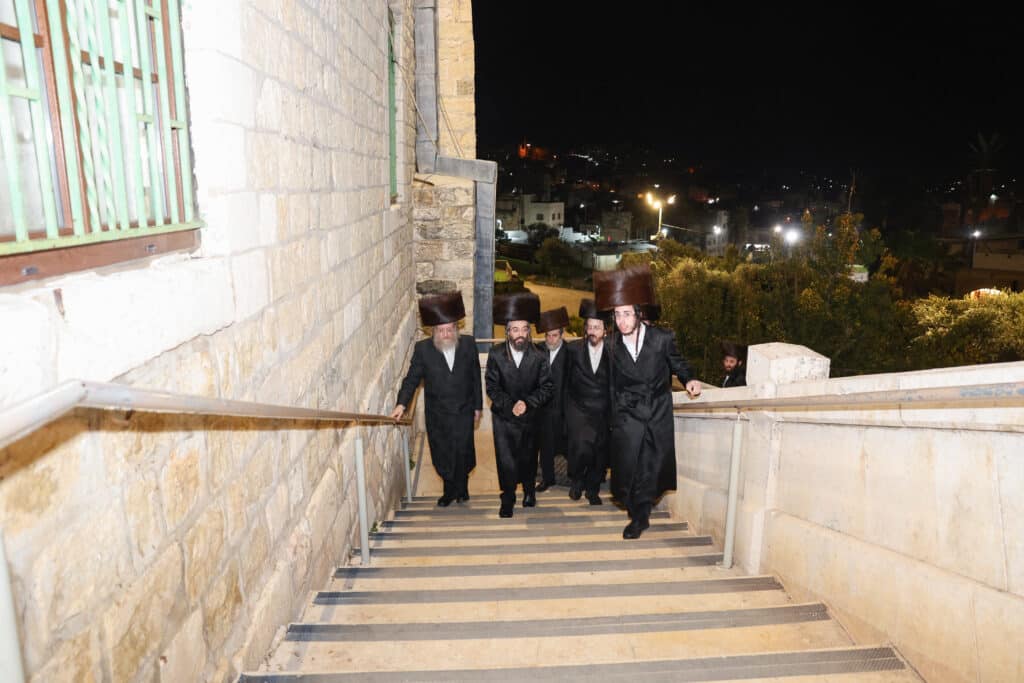 מעמד התפילה ושמחת השבע ברכות של חסידות זוועהיל