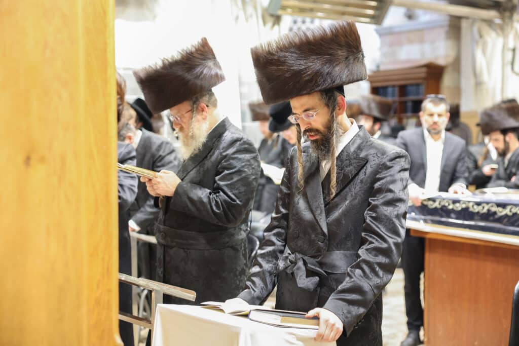 מעמד התפילה ושמחת השבע ברכות של חסידות זוועהיל