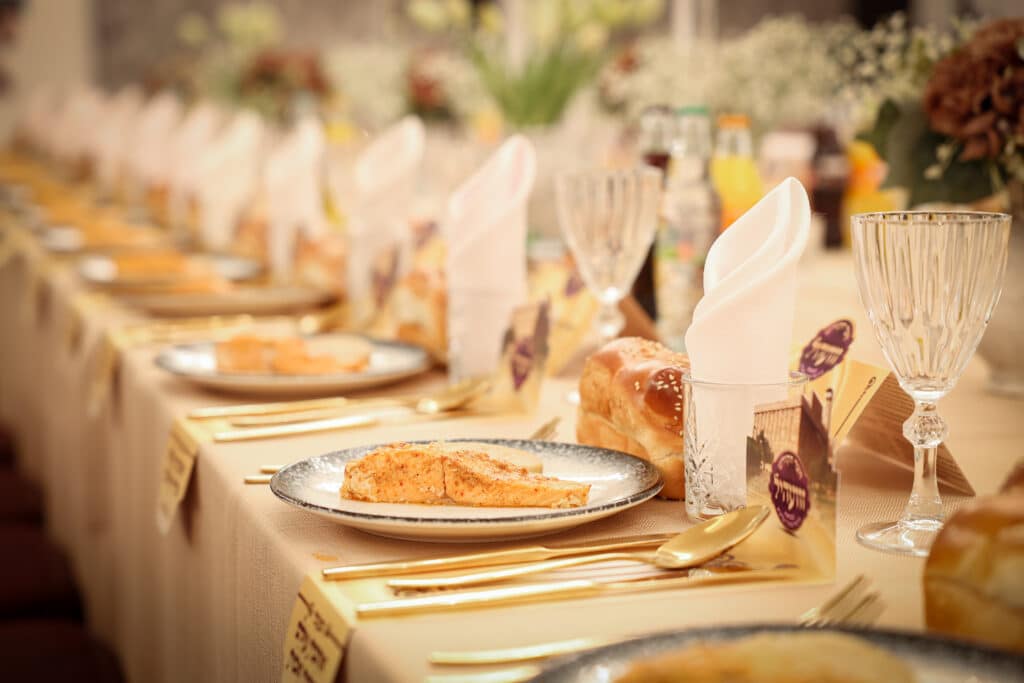 מעמד התפילה ושמחת השבע ברכות של חסידות זוועהיל