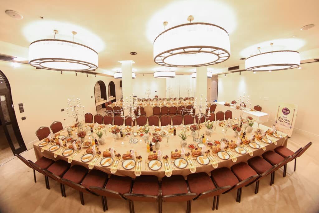 מעמד התפילה ושמחת השבע ברכות של חסידות זוועהיל