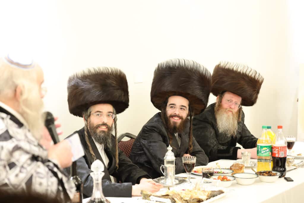 מעמד התפילה ושמחת השבע ברכות של חסידות זוועהיל