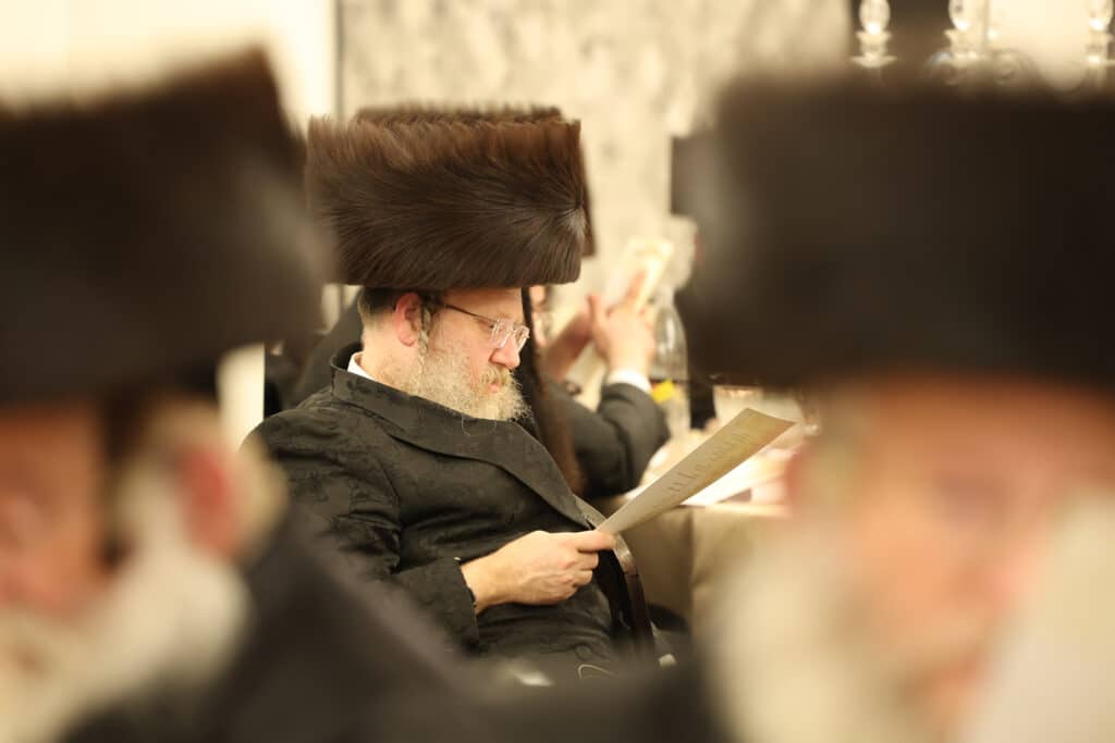 מעמד התפילה ושמחת השבע ברכות של חסידות זוועהיל