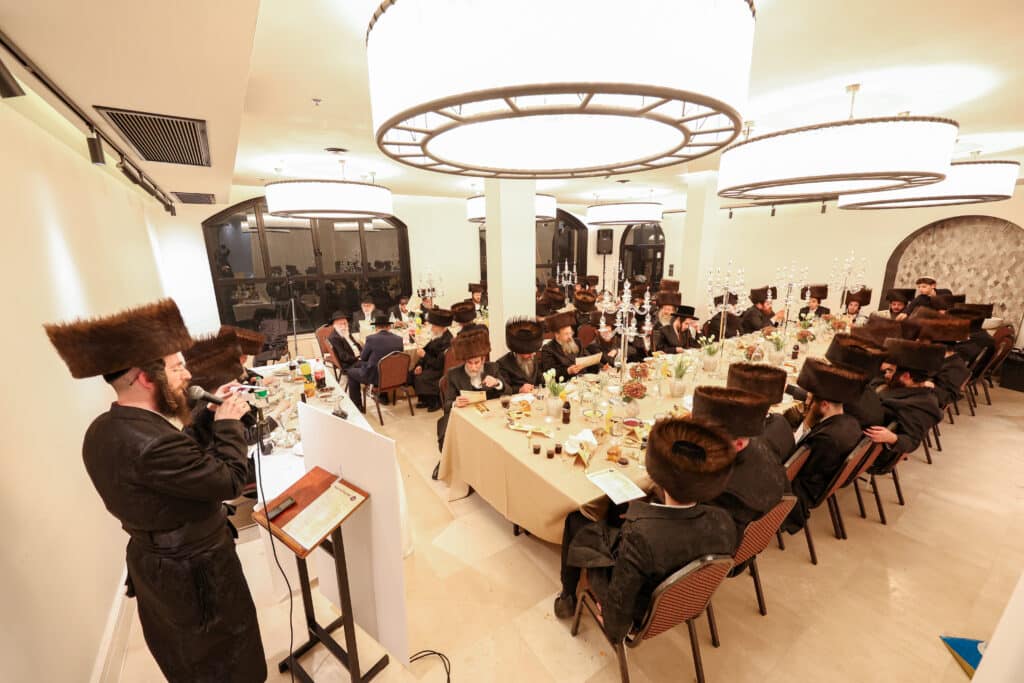 מעמד התפילה ושמחת השבע ברכות של חסידות זוועהיל