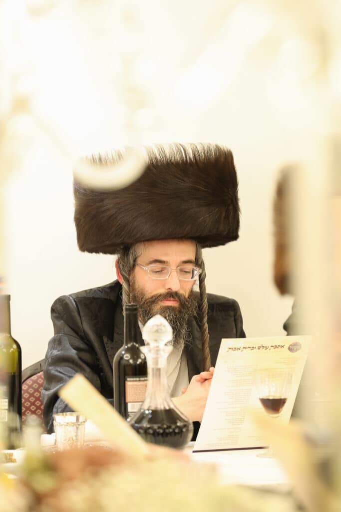 מעמד התפילה ושמחת השבע ברכות של חסידות זוועהיל