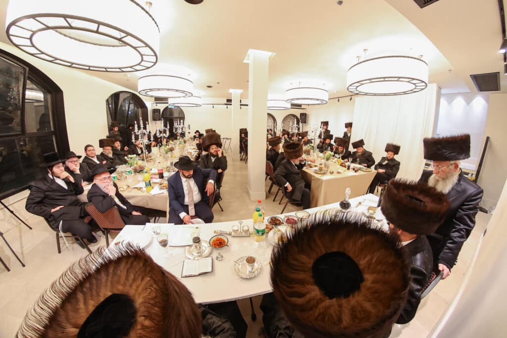 מעמד התפילה ושמחת השבע ברכות של חסידות זוועהיל