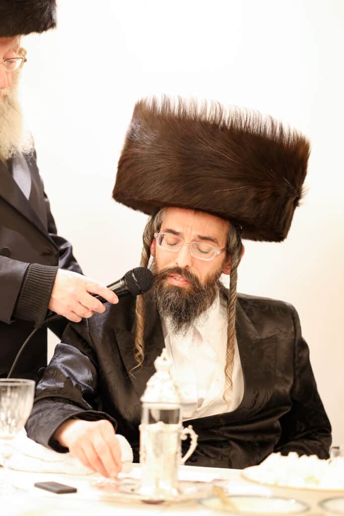 מעמד התפילה ושמחת השבע ברכות של חסידות זוועהיל