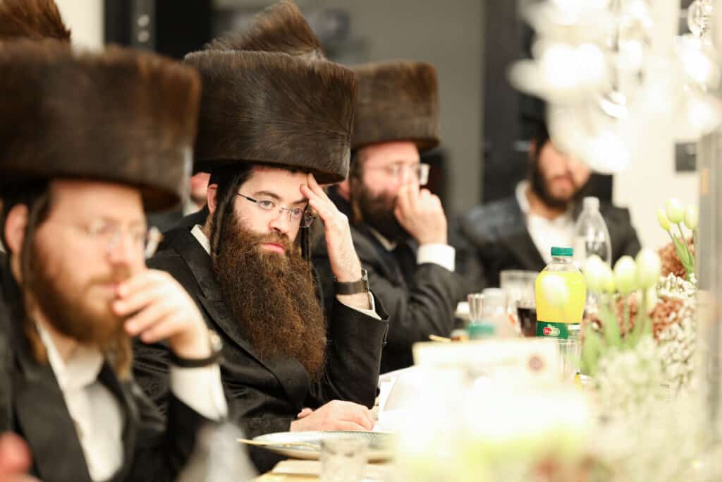 מעמד התפילה ושמחת השבע ברכות של חסידות זוועהיל