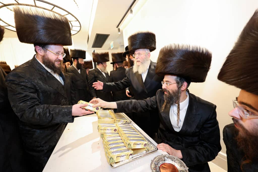 מעמד התפילה ושמחת השבע ברכות של חסידות זוועהיל