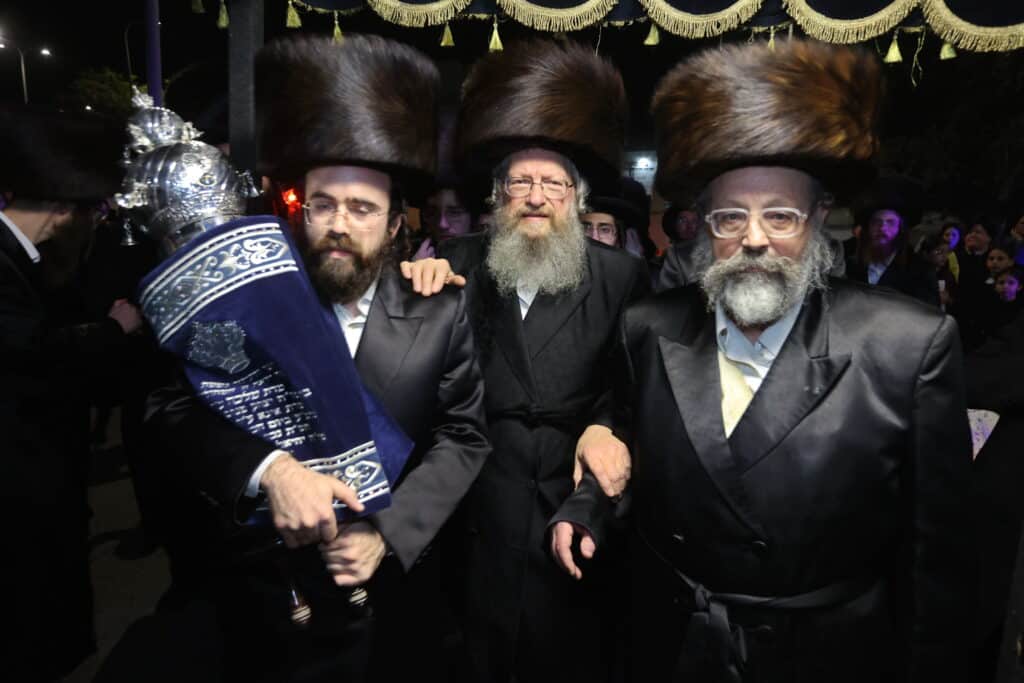 מעמד הכנסת ס"ת לבית הכנסת אהבת שלום ויז'ניץ בב"ש