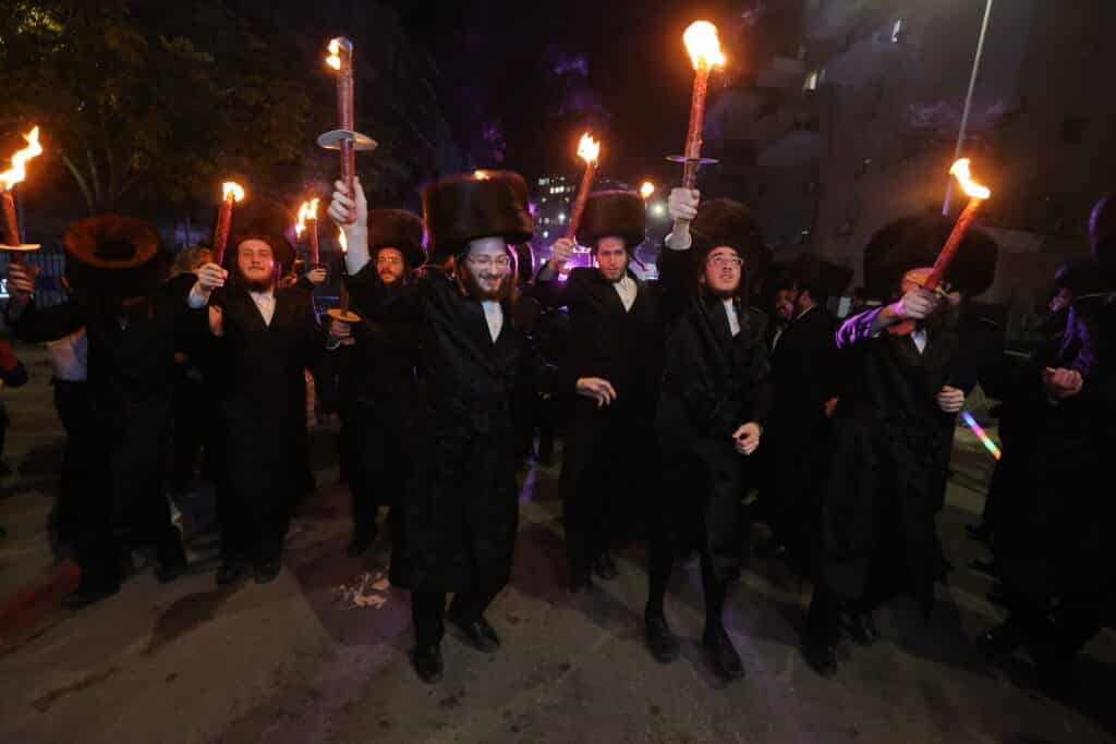 מעמד הכנסת ס"ת לבית הכנסת אהבת שלום ויז'ניץ בב"ש