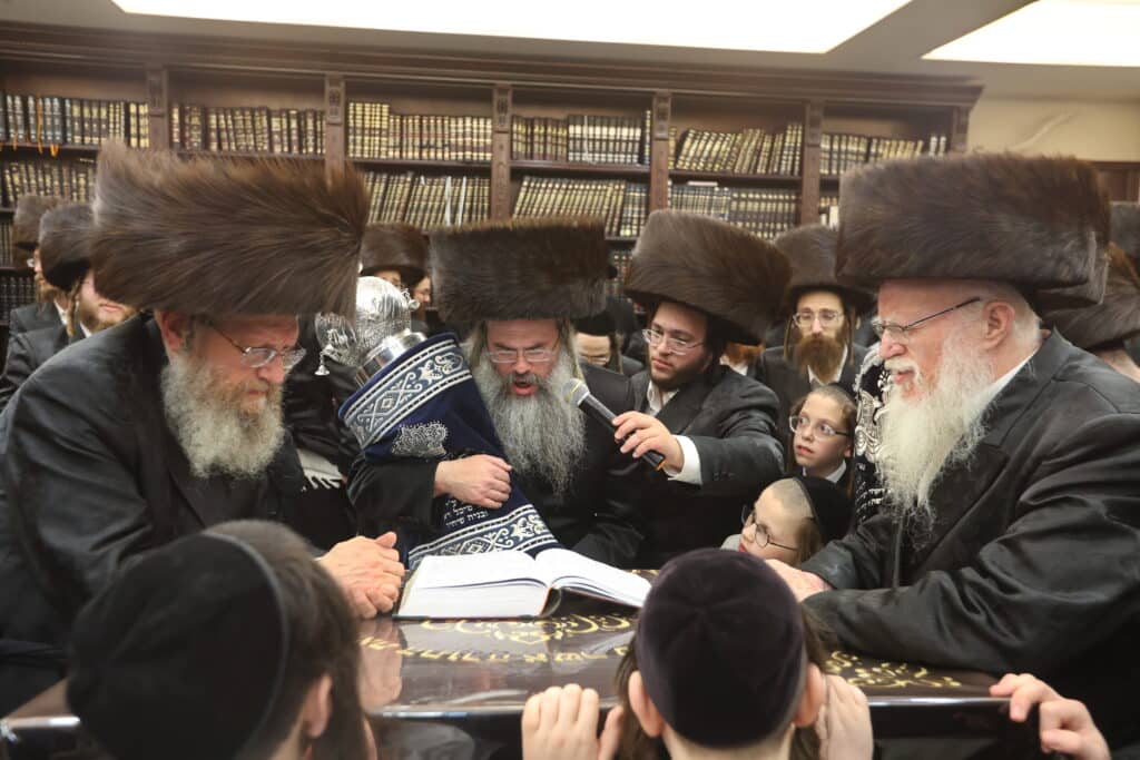 מעמד הכנסת ס"ת לבית הכנסת אהבת שלום ויז'ניץ בב"ש