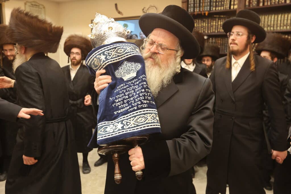 מעמד הכנסת ס"ת לבית הכנסת אהבת שלום ויז'ניץ בב"ש