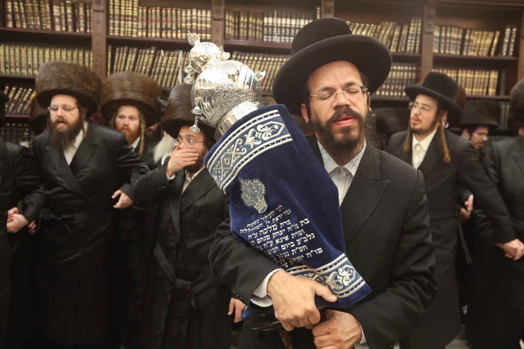 מעמד הכנסת ס"ת לבית הכנסת אהבת שלום ויז'ניץ בב"ש