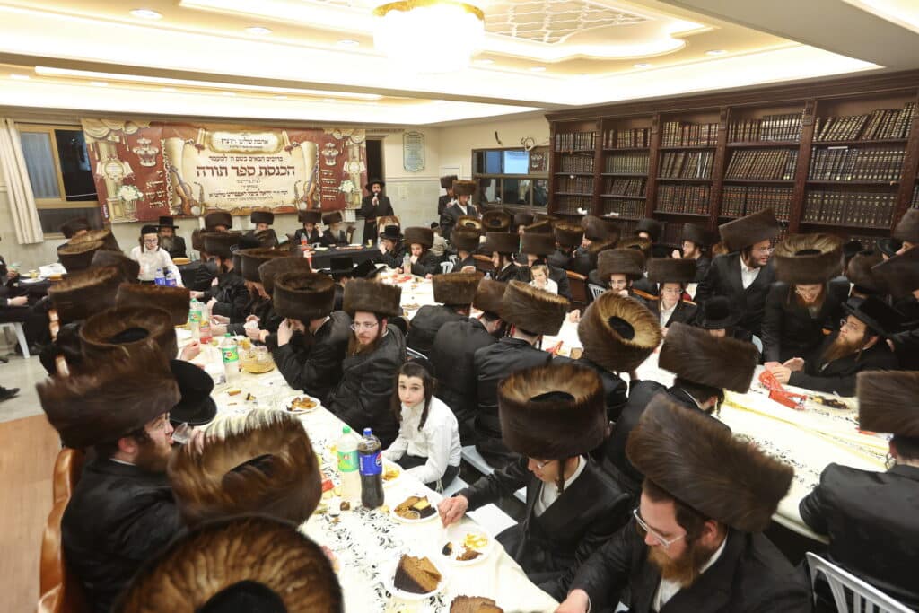 מעמד הכנסת ס"ת לבית הכנסת אהבת שלום ויז'ניץ בב"ש