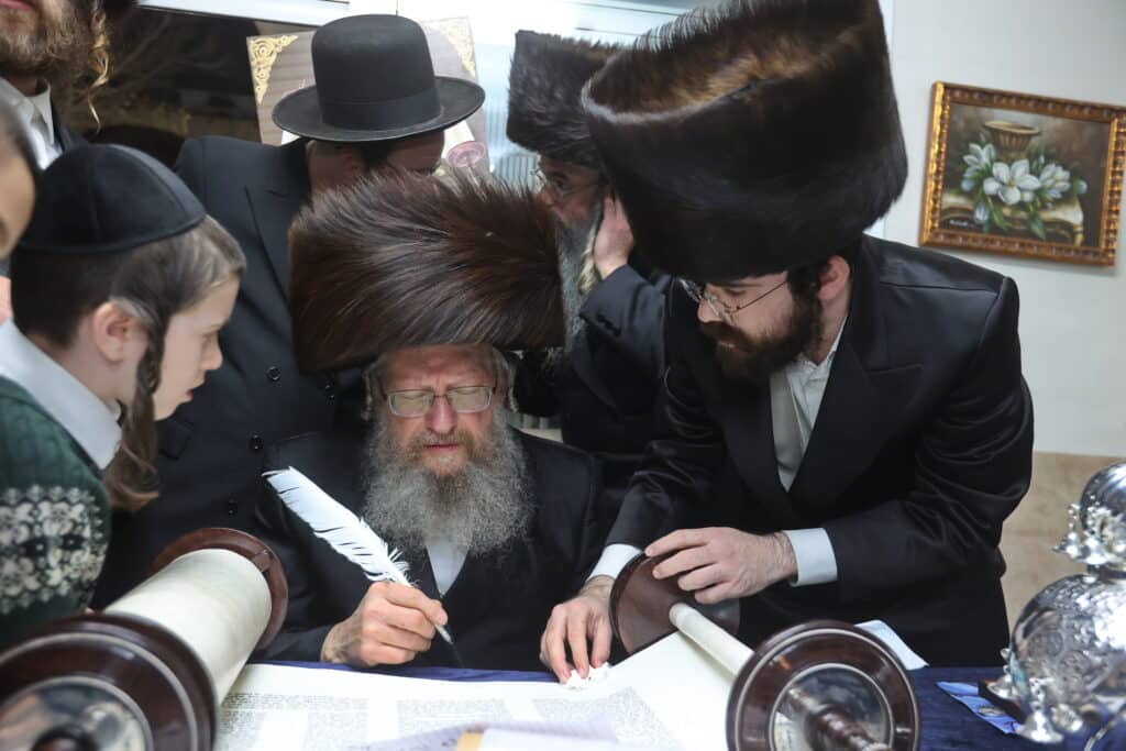 מעמד הכנסת ס"ת לבית הכנסת אהבת שלום ויז'ניץ בב"ש