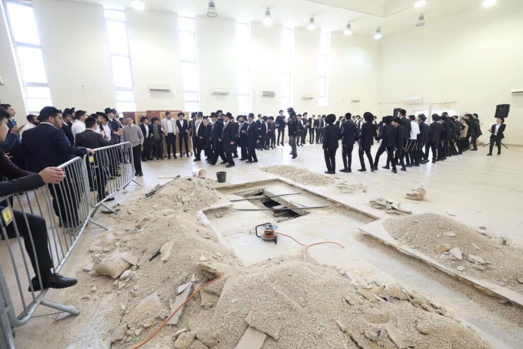 ישיבת 'באר יצחק – טלזסטון' העבירה את ספרי התורה