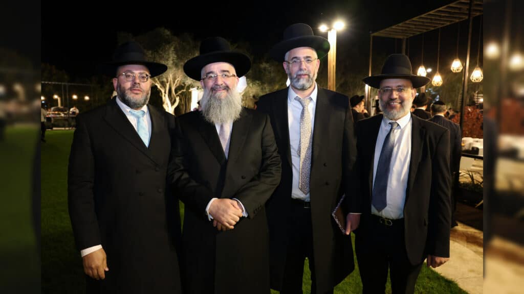 רבה של אור עקיבא השיא את בנו - רבים באו לברך