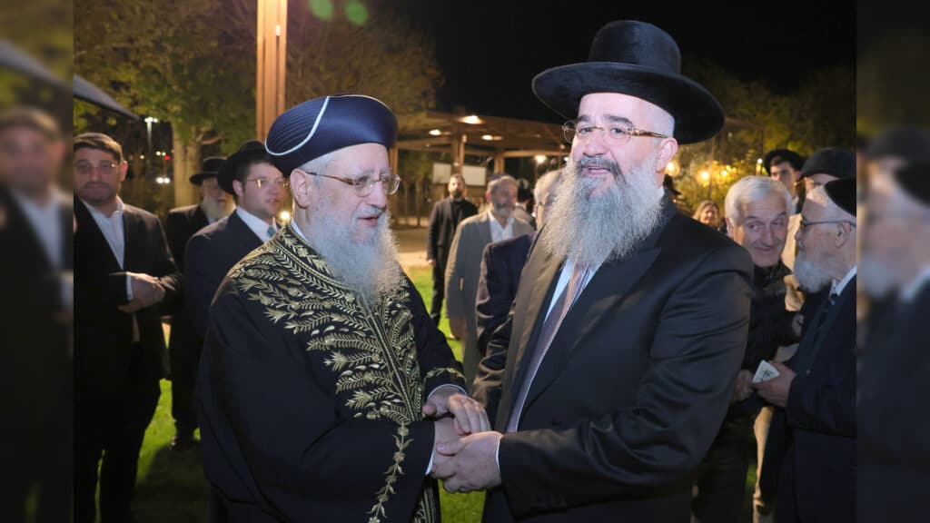 רבה של אור עקיבא השיא את בנו - רבים באו לברך