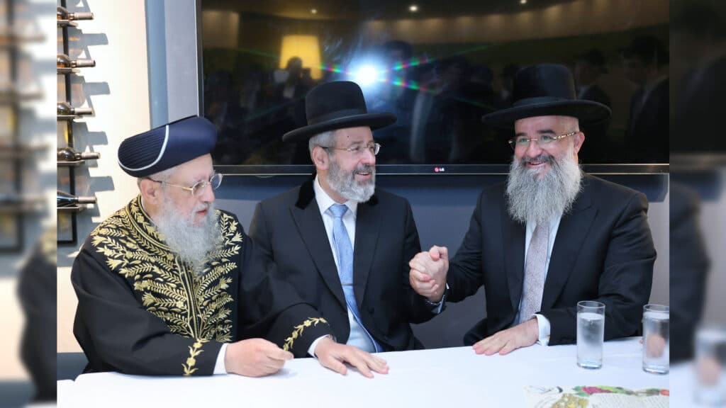 רבה של אור עקיבא השיא את בנו - רבים באו לברך