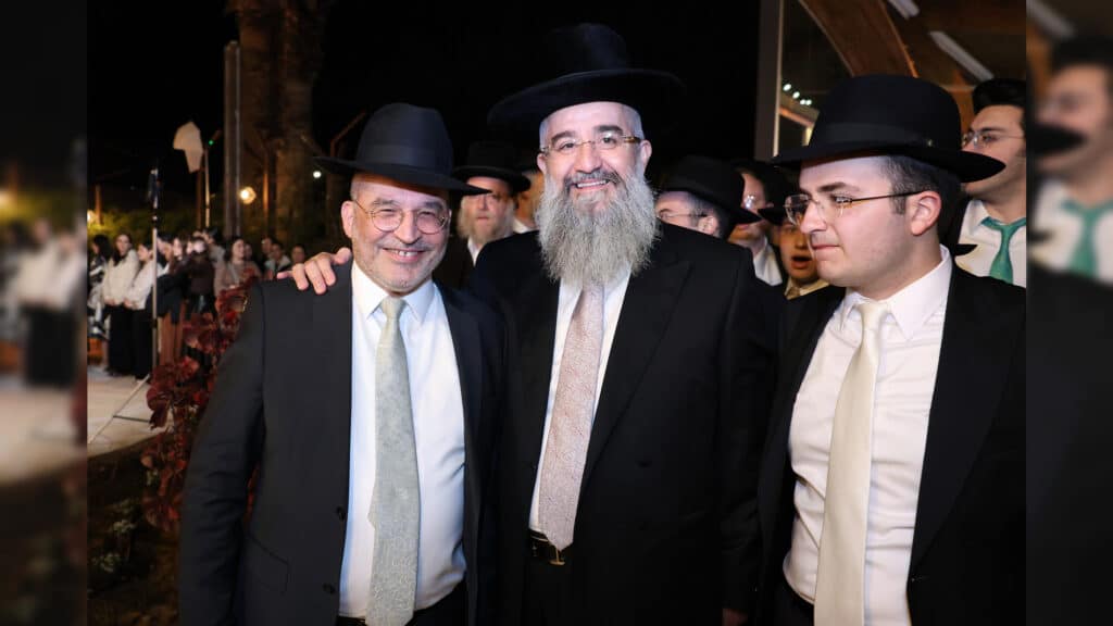 רבה של אור עקיבא השיא את בנו - רבים באו לברך