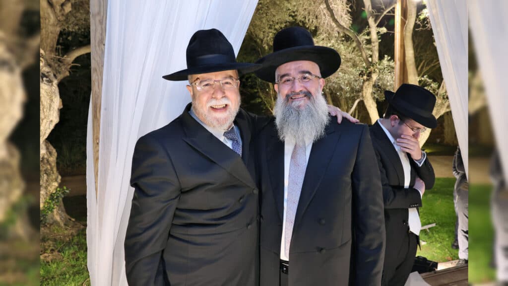 רבה של אור עקיבא השיא את בנו - רבים באו לברך