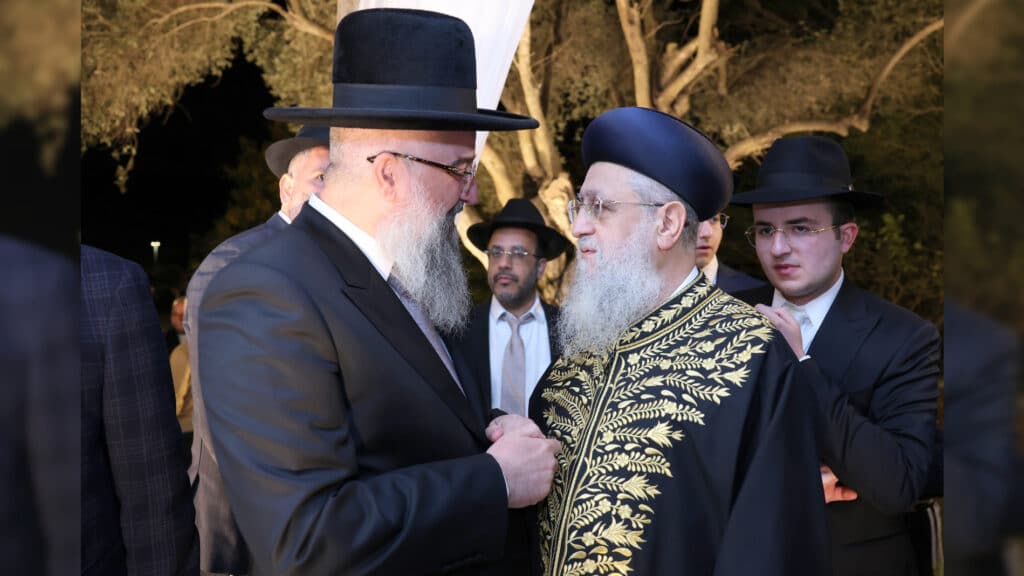 רבה של אור עקיבא השיא את בנו - רבים באו לברך