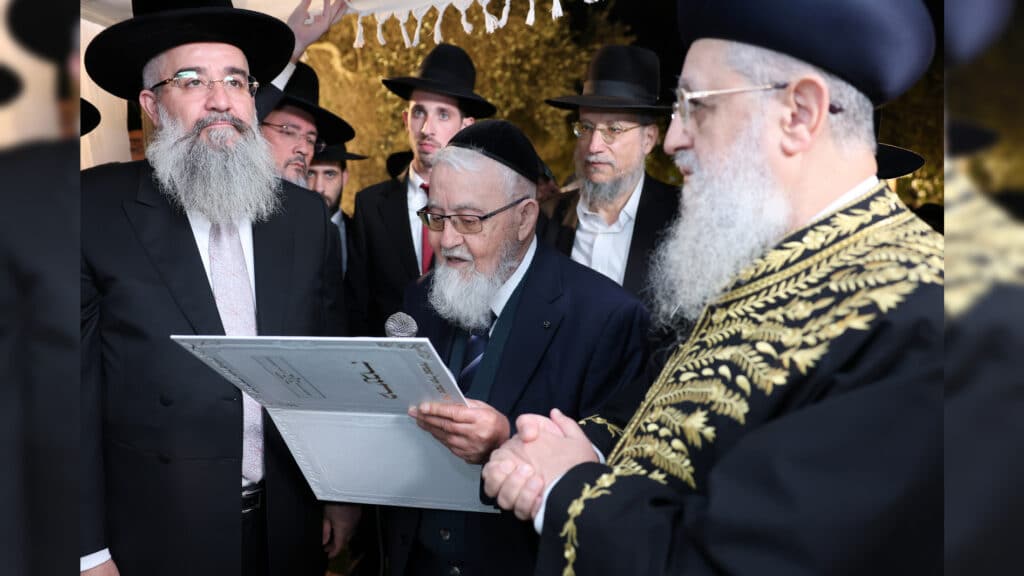 רבה של אור עקיבא השיא את בנו - רבים באו לברך