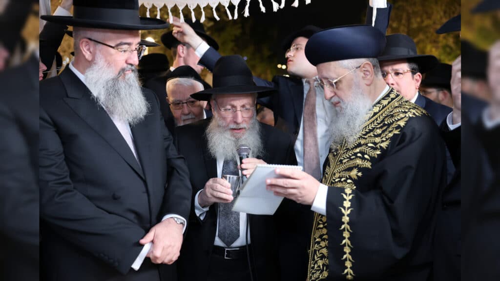 רבה של אור עקיבא השיא את בנו - רבים באו לברך