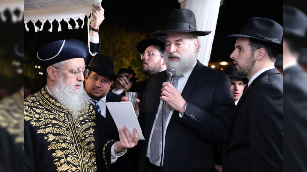 רבה של אור עקיבא השיא את בנו - רבים באו לברך