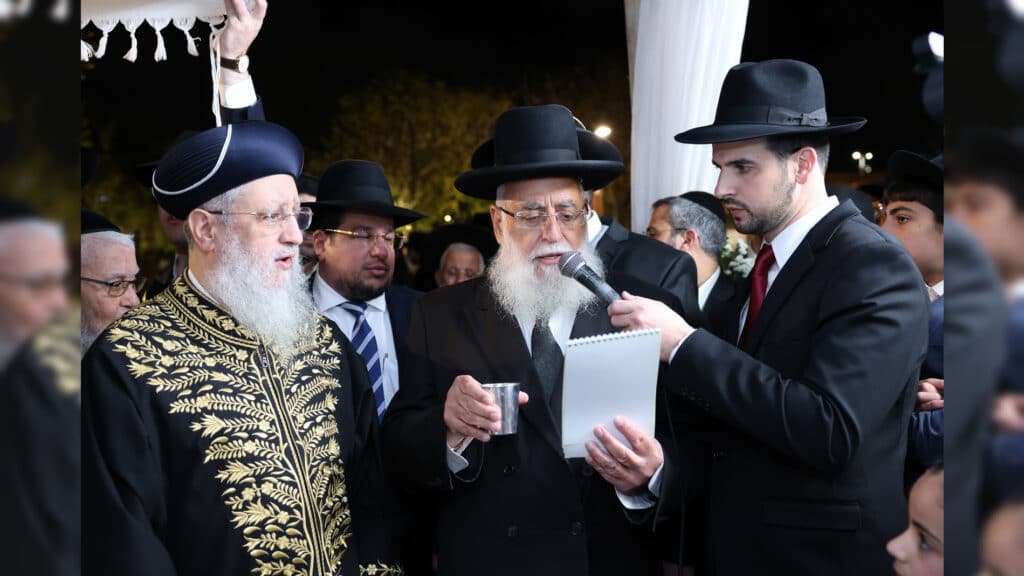 רבה של אור עקיבא השיא את בנו - רבים באו לברך