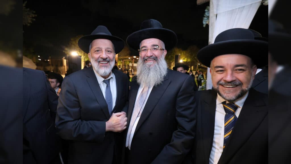 רבה של אור עקיבא השיא את בנו - רבים באו לברך