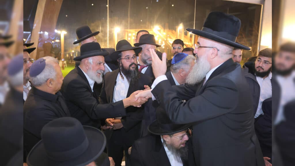 רבה של אור עקיבא השיא את בנו - רבים באו לברך