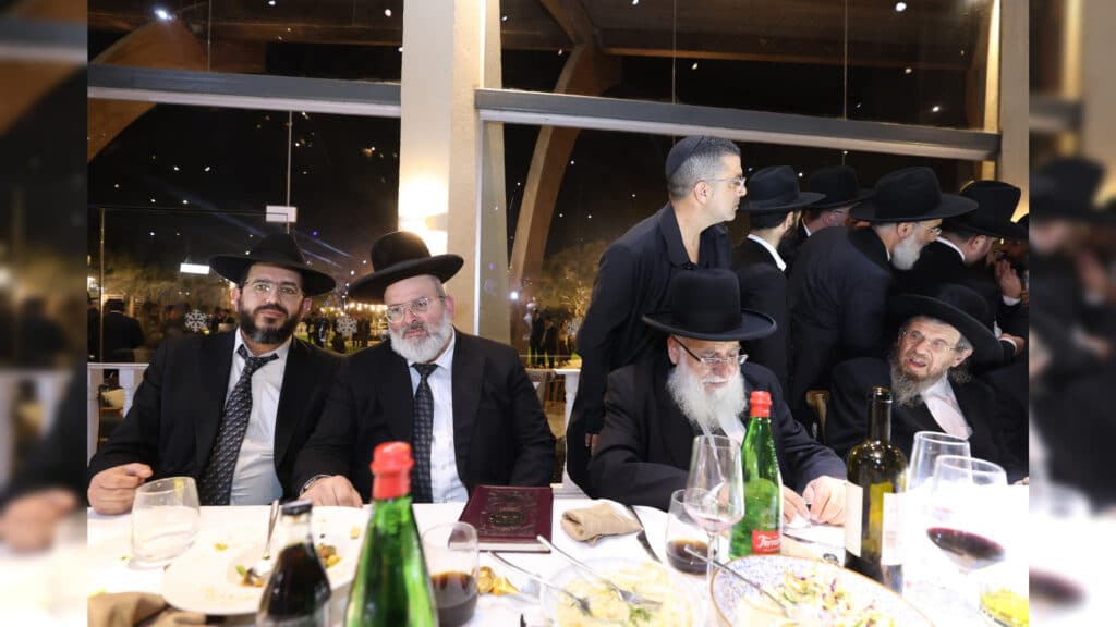 רבה של אור עקיבא השיא את בנו - רבים באו לברך