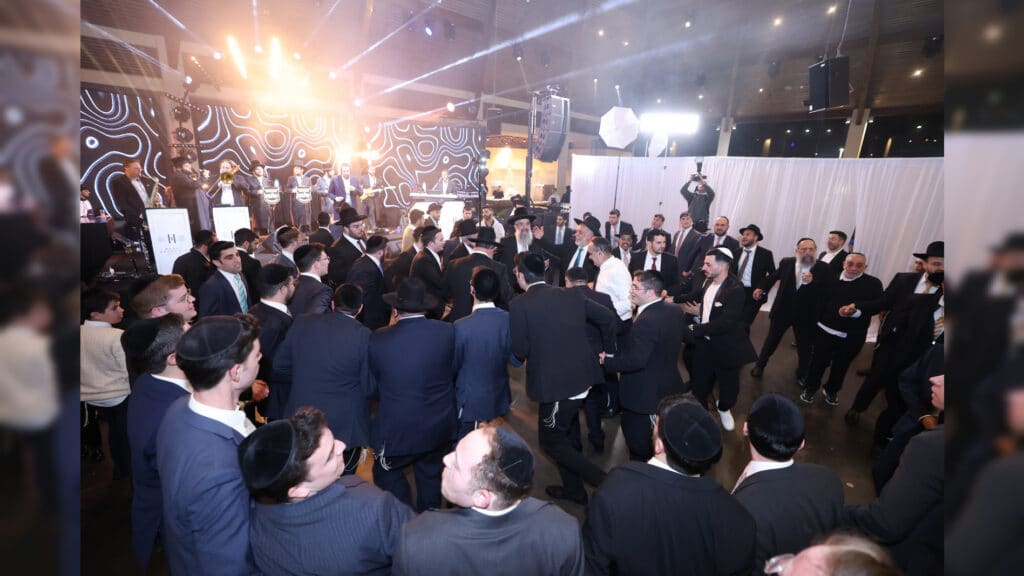 רבה של אור עקיבא השיא את בנו - רבים באו לברך