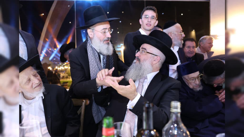 רבה של אור עקיבא השיא את בנו - רבים באו לברך