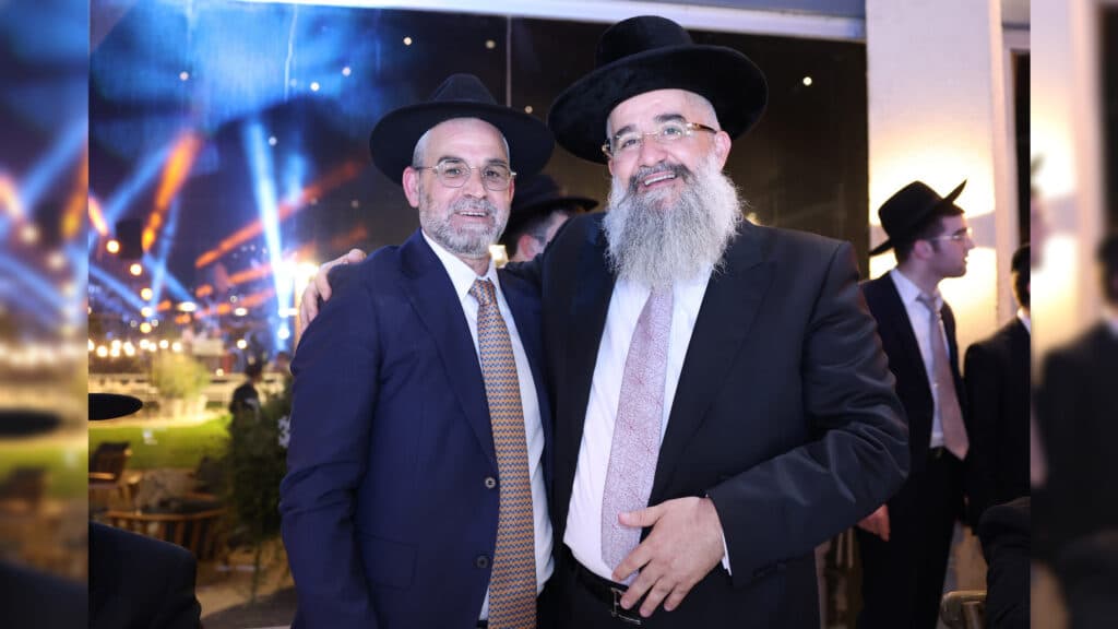 רבה של אור עקיבא השיא את בנו - רבים באו לברך