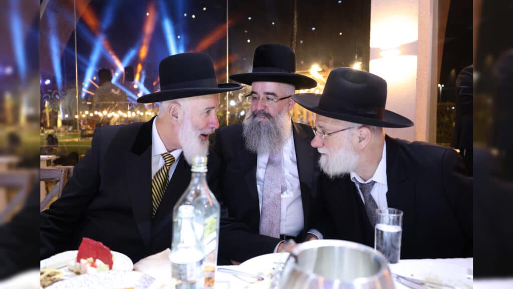 רבה של אור עקיבא השיא את בנו - רבים באו לברך