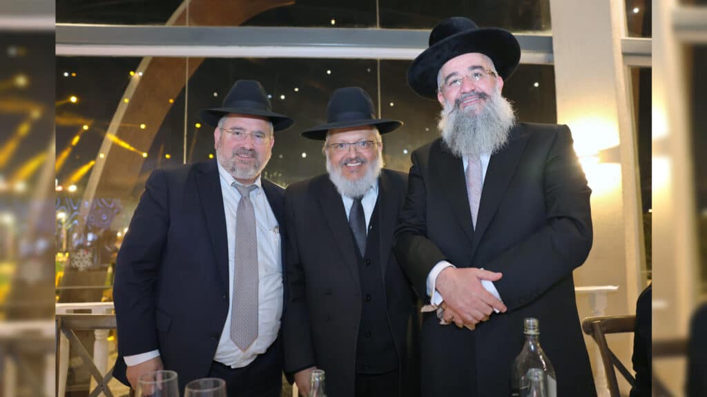 רבה של אור עקיבא השיא את בנו - רבים באו לברך