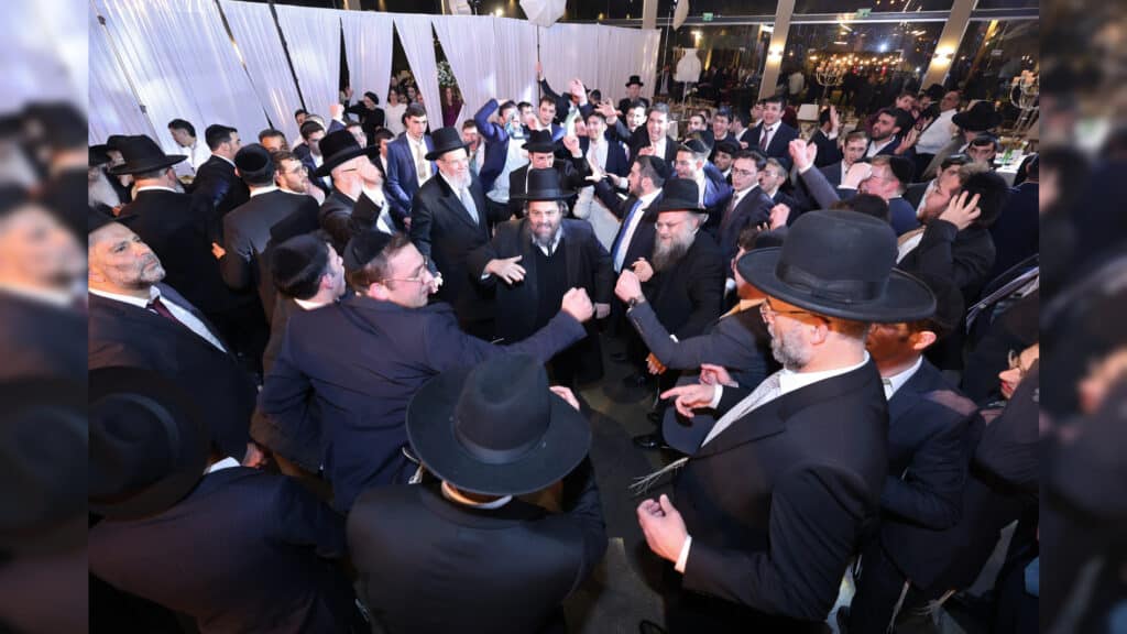 רבה של אור עקיבא השיא את בנו - רבים באו לברך