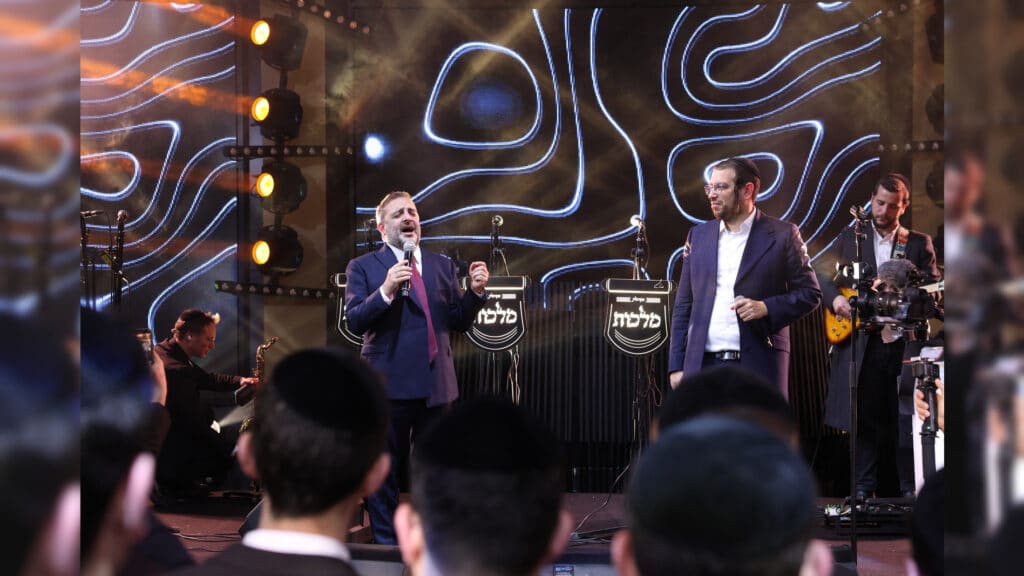 רבה של אור עקיבא השיא את בנו - רבים באו לברך